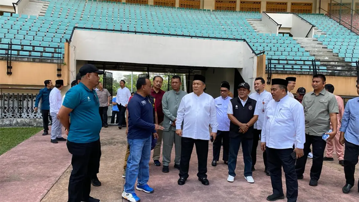 Plt Gubri SF Hariyanto saat meninjau Stadion Utama Riau untuk memaksimalkan penggunaan aset, Jumat (22/5/2026). Ft soleh Saputra