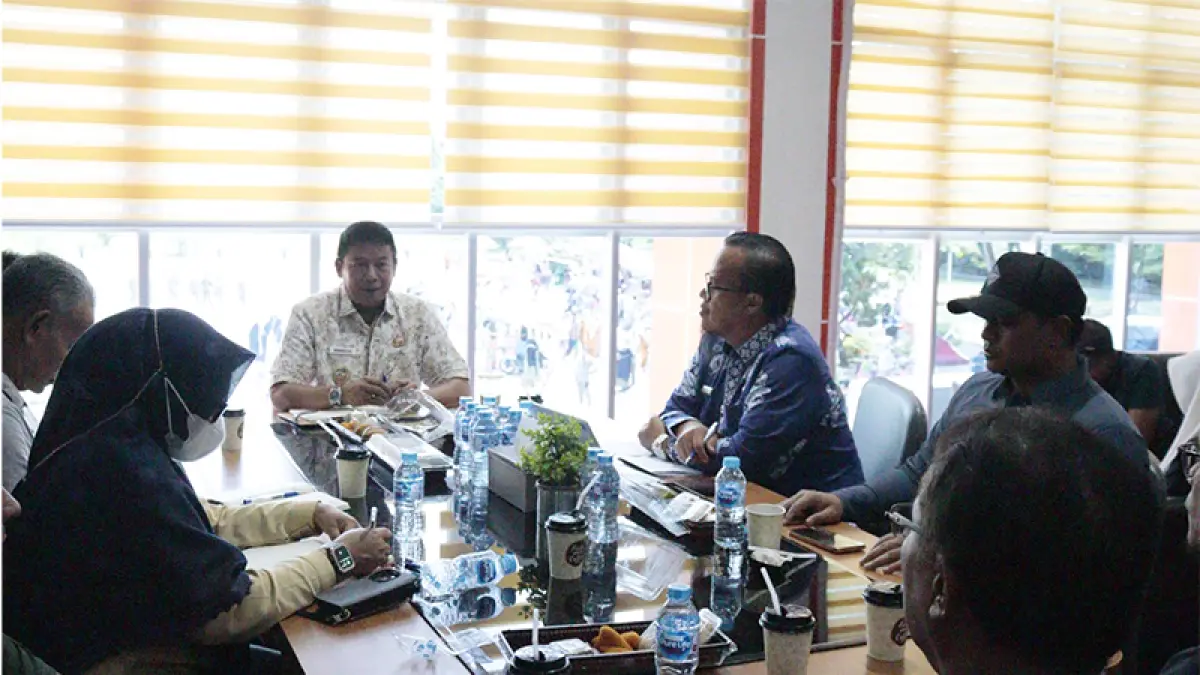 Wabup Inhu, Ir H Hendrizal MSI saat memimpin Rakor tentang pengendalian wabah lalat, Kamis (21/5/2026). Foto Diskominfotik Inhu