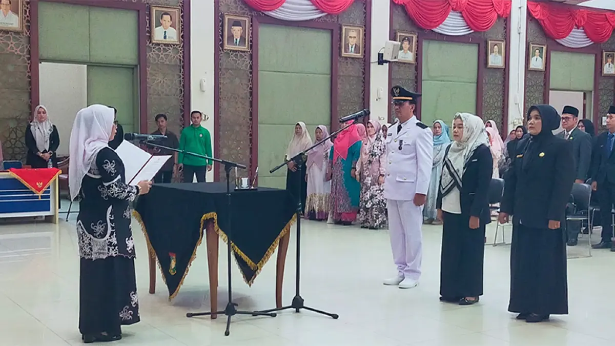 Wabup Misharti melantik dan mengambil sumpah jabatan 33 pejabat di lingkungan Pemkab Kampar, Jumat (22/5/2026).&nbsp;Diskominfo Kampar untuk Riaupos.co
