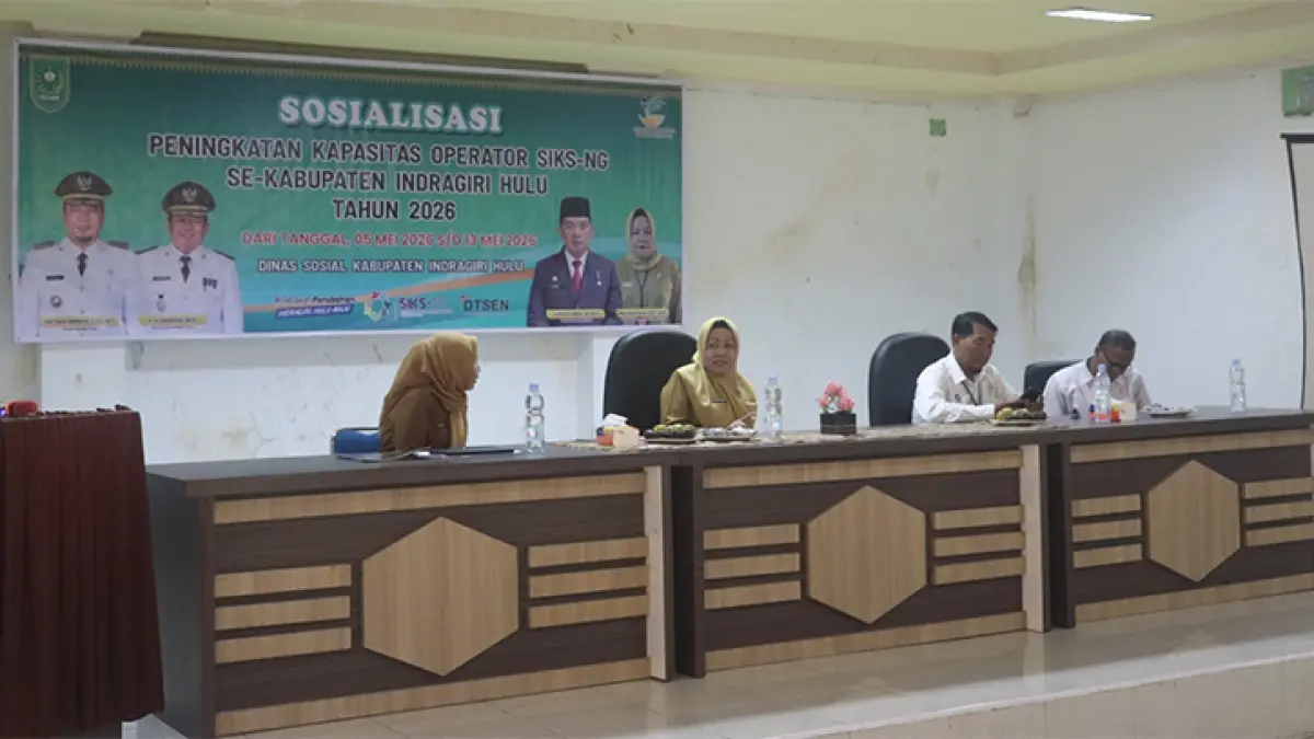 Kepala Dissos Inhu, Rika Varia Nora (dua kiri) saat sosialisasi pemantapan kapasitas operator, baru-baru ini. Foto Dissos Inhu