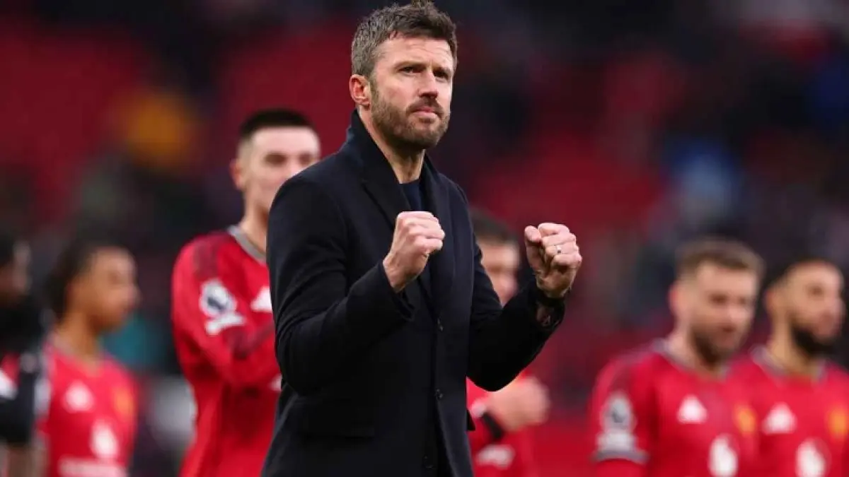 Michael Carrick mengincar trofi setelah menandatangani kontrak untuk tetap di Manchester United. (Shaun Brooks - CameraSport via Getty Images)