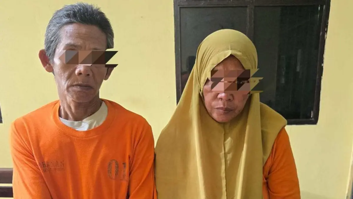 Jajaran Polsek Tapung menangkap pasangan suami istri (pasutri) berinisial RU (50) dan SU (55) karena diduga melakukan penggelapan satu unit mobil rental milik warga Kecamatan Tapung, Kabupaten Kampar, Ahad (24/5/2026). (Humas Polres untuk Riaupos.co)