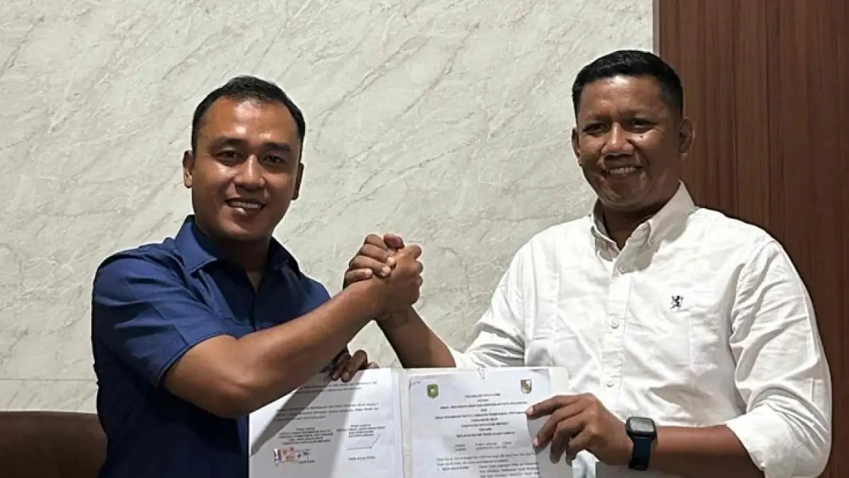 Kepala DLHK Kota Pekanbaru, Reza Aulia Putra dengan Kepala Disperkimtan-LH Meranti, Agustiono. (Istimewa)