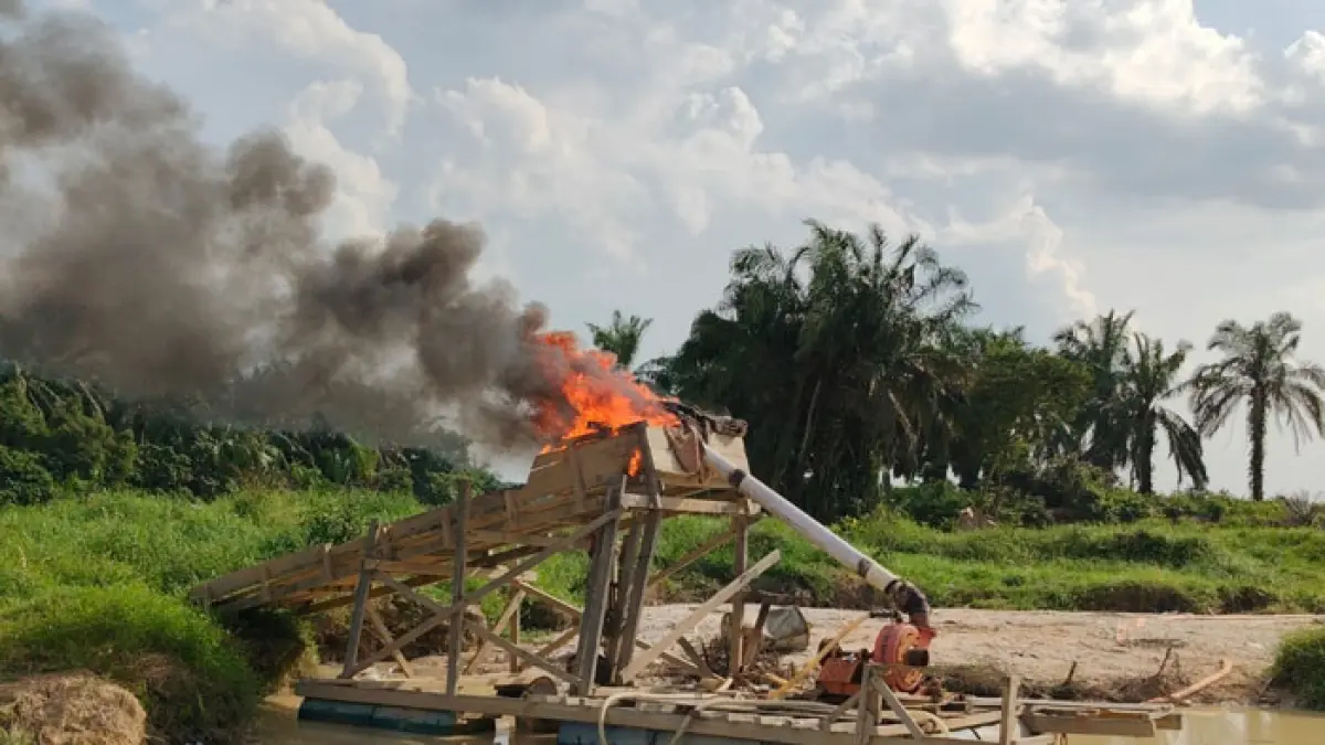 Polsek Kuantan Mudik kembali tertibkan PETI di wilayah PT Karta Tama Bakti Mulya di Desa Pantai Kecamatan Kuantan Mudik, Sabtu (23/5/2026). (Polsek Kuantan Mudik untuk Riaupos.co)