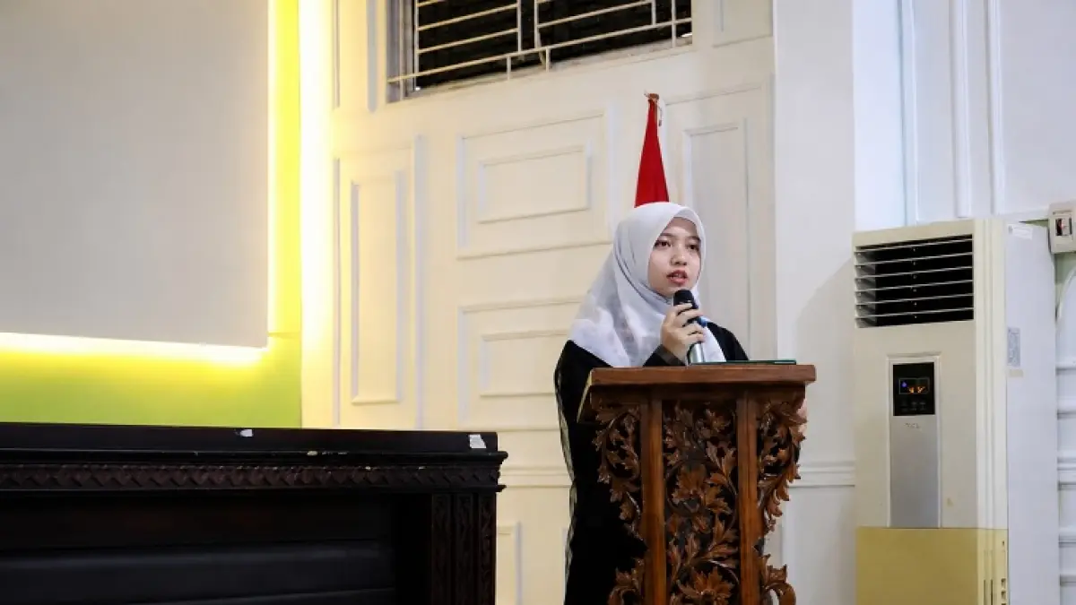 Siswa MAN 1 Pekanbaru Maryam sang penakluk 24 kampus top dunia dalam sebuah acara di MAN 1 Pekanbaru, belum lama ini. (Humas MAN 1 untuk Riau Pos)