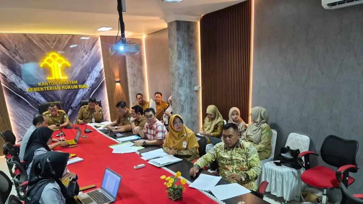 Tim Kanwil Kemenkum Riau bersama para pejabat Pemerintah Kabupaten Bengkalis melaksakan rapat harmonisasi Ranperbup terkait CSR Banda Usaha pada Senin (25/5/2026), (Humas Kanwil Kemenkum Riau)