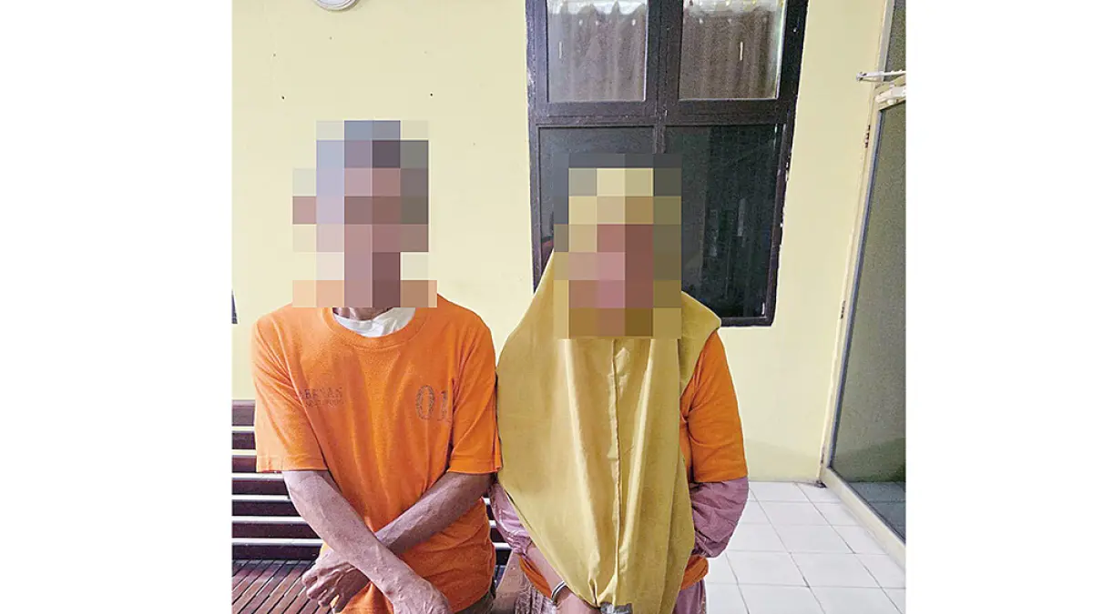 DITANGKAP: Jajaran Polsek Tapung menangkap pasa­ngan suami istri beri­nisial RU (50) dan SU (55) karena diduga melakukan penggelapan satu unit mobil rental milik warga Kecamatan Tapung, Kabupaten Kampar, Ahad (24/5/2026). (HUMAS POLRES UNTUK RIAU POS). 