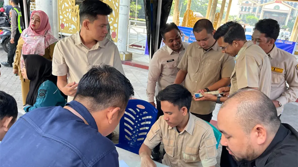 Kepala Bapenda Pekanbaru T Denny Muharman saat menggelar razia kendaraan, Selasa (26/5/2026).(ISTIMEWA)