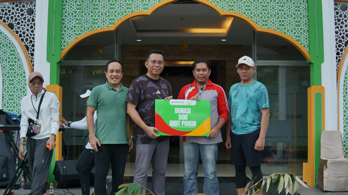 Penyerahan donasi 500 bibit pohon secara simbolis pada kegiatan BRKS Virtual Walk n Run Tahun 2026