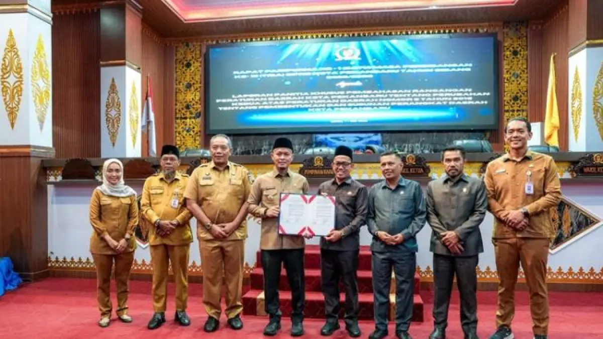 Pimpinan DPRD Kota Pekanbaru bersama Wali Kota Pekanbaru berfoto usai sidang paripurna pada Senin (11/5/2026), (Humas DPRD Kota Pekanbaru)