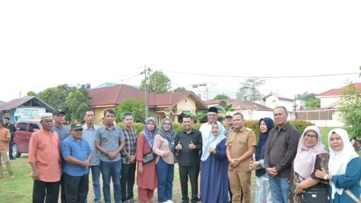 Wakil Ketua DPRD Kota Pekanbaru Tengku Azwendi Fajri melaksanakan agenda sosialisasi penyebarluasan peraturan daerah (Sosper) di   Jalan Gelugur RW 03, Kelurahan Tangkerang Utara, Kecamatan Bukit Raya, Selasa (19/5/2026). (HENDRAWAN KARIMAN/RIAUPOS.CO)