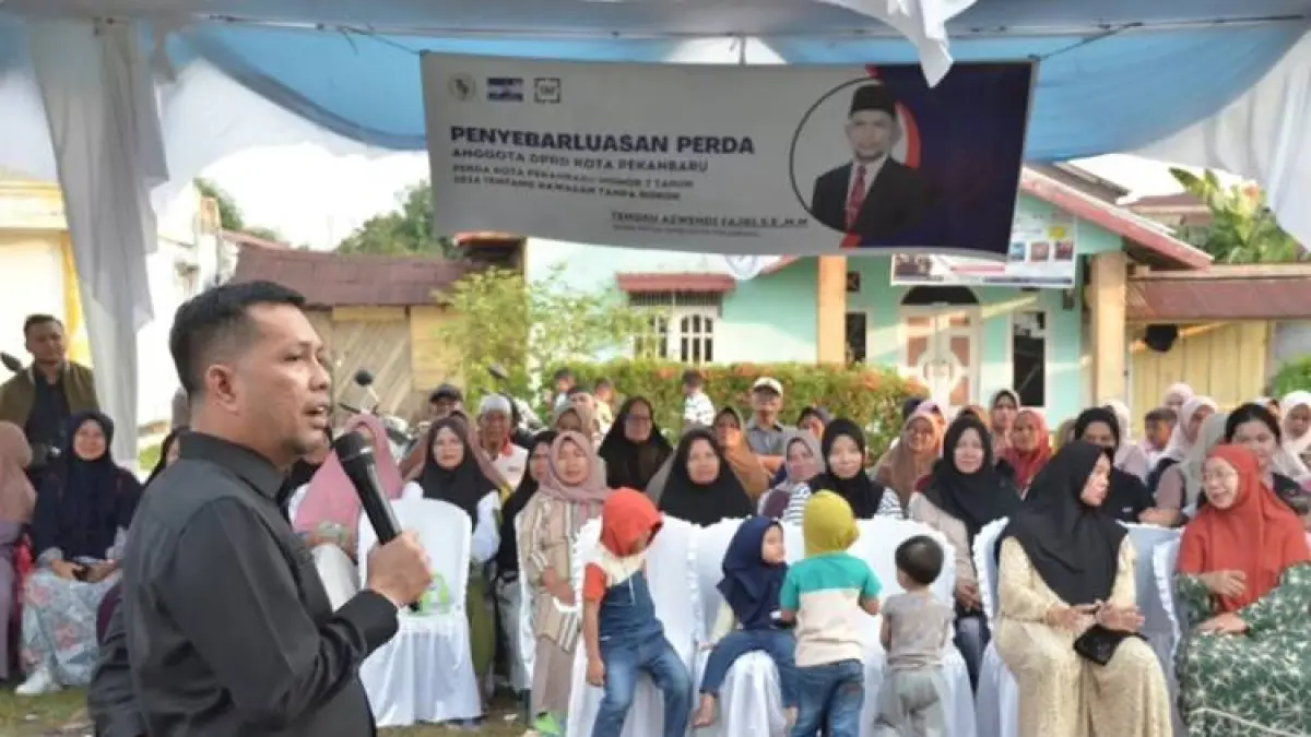 Wakil Ketua DPRD Kota Pekanbaru Tengku Azwendi Fajri melaksanakan agenda sosialisasi penyebarluasan peraturan daerah (Sosper) di   Jalan Gelugur RW 03, Kelurahan Tangkerang Utara, Kecamatan Bukit Raya, Selasa (19/5/2026). (HENDRAWAN KARIMAN/RIAUPOS.CO)