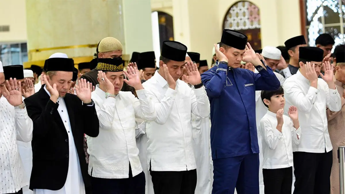 Bupati Kampar Ahmad Yuzar bersama forkopimda dan warga menunaikan Salat Iduladha di Masjid Al-Ihsan Islamic Center Bangkinang, Rabu (27/5/2026). Diskominfo untuk Riaupos.co
