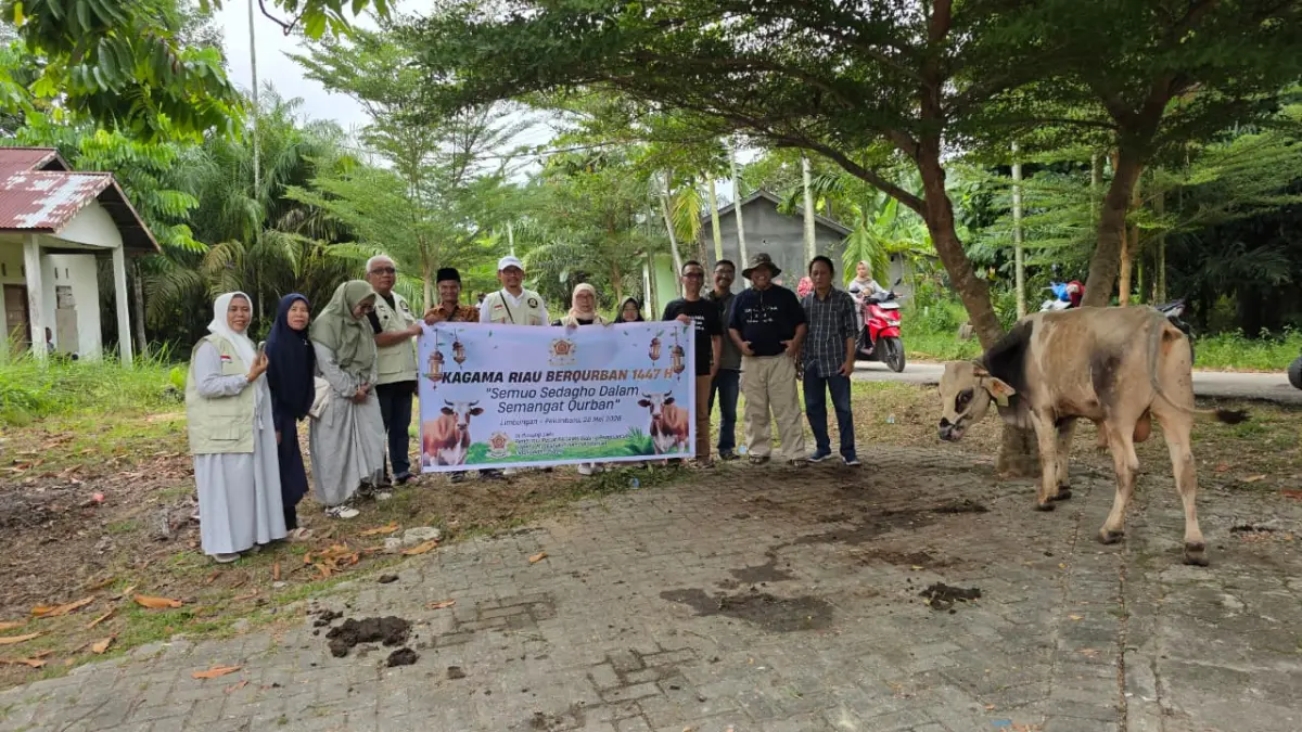 KAGAMA Riau melaksanakan kegiatan qurban dalam rangka Hari Raya Idul Adha 1447 H di RT 03 RW 07, Kelurahan Limbungan, Kecamatan Rumbai Timur, Kota Pekanbaru, Kamis (28/5/2026).