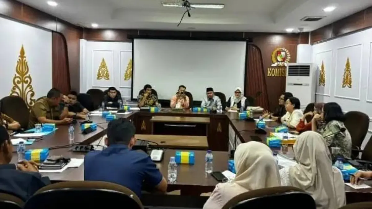 Ketua Komisi IV DPRD Kota Pekanbaru Rois memimpin langsung hearing bersama manajemen sebuah rumah sakit swasta terkait kecelakaan kerja di proyek pembangunan rumah sakit tersebut, Senin (20/4/ 2026), (Humas DPRD Kota Pekanbaru)