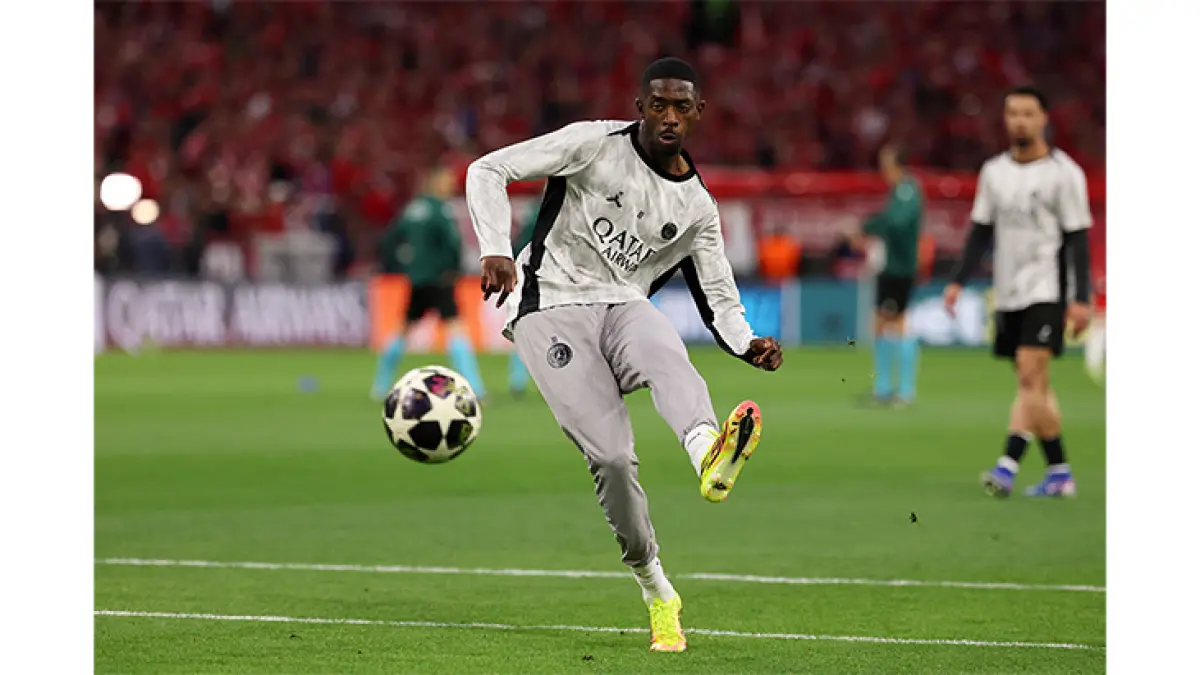Melakukan pemanasan: Penyerang Paris Saint Germain Ousmane Dembele melakukan pemanasan sebelum pertandingan leg kedua semifinal Liga Champions  di Munich, Jerman,  beberapa waktu lalu. (FRANCK FIFE/AFP)