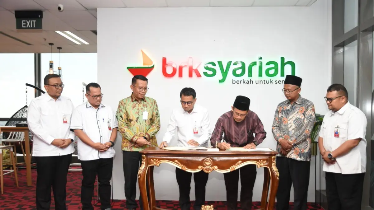 Penandatanganan Perjanjian Kerja Sama (PKS) antara BRK Syariah Cabang Pembantu Arifin Ahmad Pekanbaru dengan Pondok Pesantren Al Munawwarah