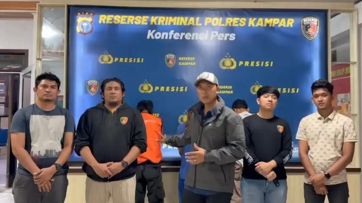 Satreskrim Polres Kampar berhasil mengamankan tiga terduga pelaku pencurian hewan ternak milik warga Desa Batu Langka Kecil, Kecamatan Kuok, Kabupaten Kampar, Selasa (26/5/2026) malam. (Humas polres untuk Riaupos.co)