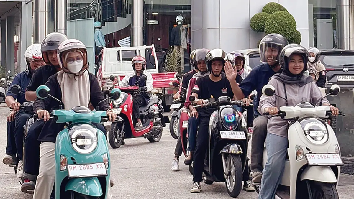 Komunitas Riau Scoopy Club Pekanbaru (Riscoc) mengikuti city rolling dalam gelaran “Scoopy Your Mode, Your Ride” yang berlangsung meriah, beberapa waktu lalu di Pekanbaru. (Capella Dinamik Nusantara Riau untuk Riau Pos)