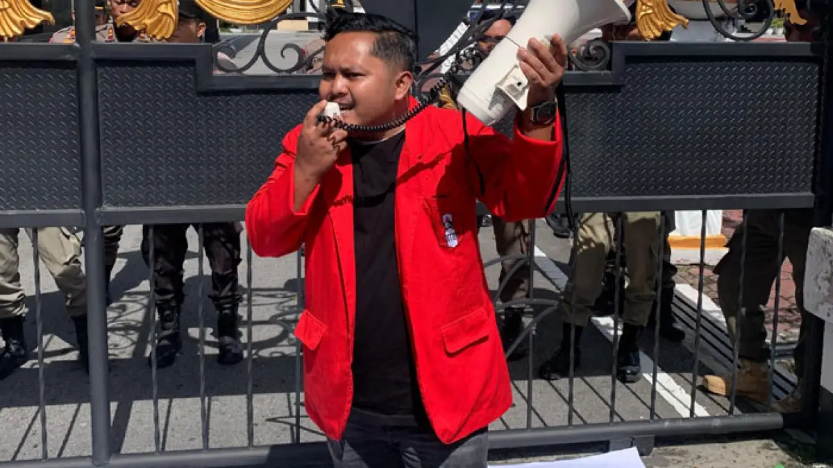 Sekretaris DPC GMNI Bengkalis, Asrul Sahputra saat menyampaikan orasi di depan Kantor Kejari Bengkalis beberapa waktu lalu. (Istimewa)