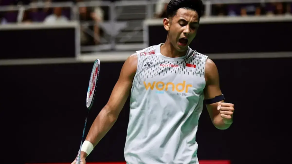 Tunggal putra Indonesia Alwi Farhan meluapkan kegembaraannya usai mengalahkan tunggal putra Cina Shi Yu Qi di Singapore Open 2026, Kamis (28/5/2026). (pbsi)