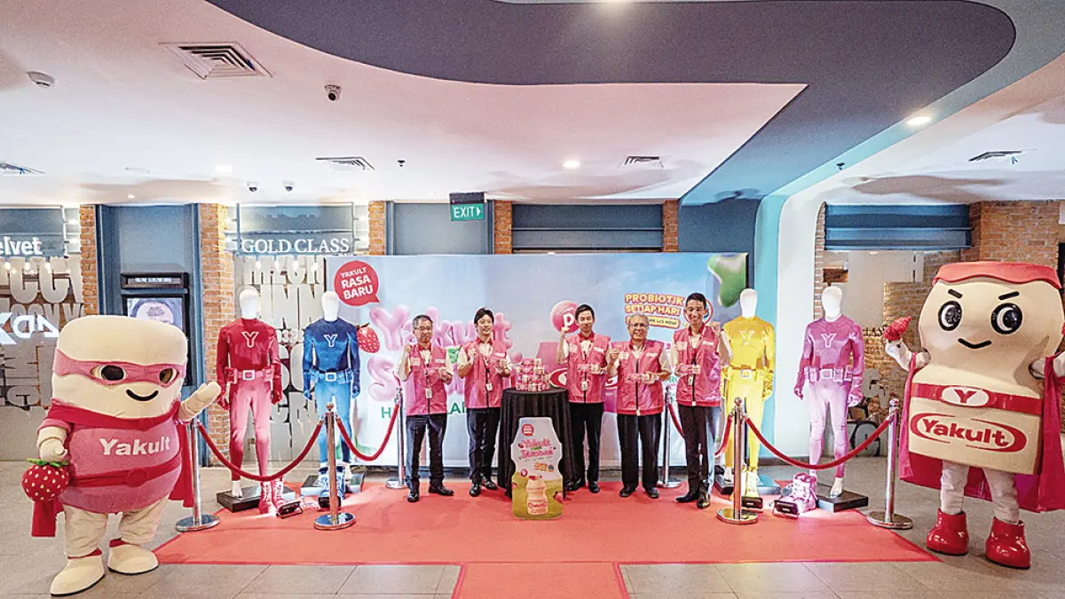Yakult meluncurkan varian baru rasa stroberi, beberapa waktu lalu. (Yakult untuk Riau Pos)