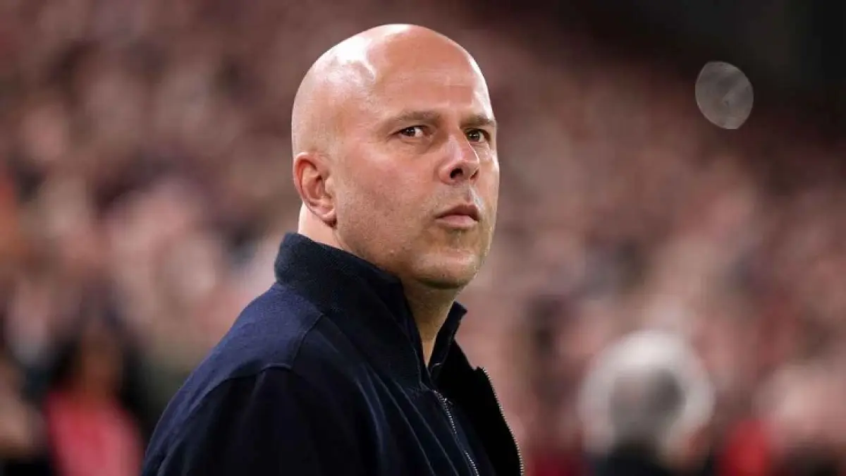 Arne Slot memenangkan Liga Premier bersama Liverpool di musim pertamanya, namun gagal mempertahankan gelar di musim 2025-26 dan finis di posisi kelima. (Michael Regan/Getty Images)