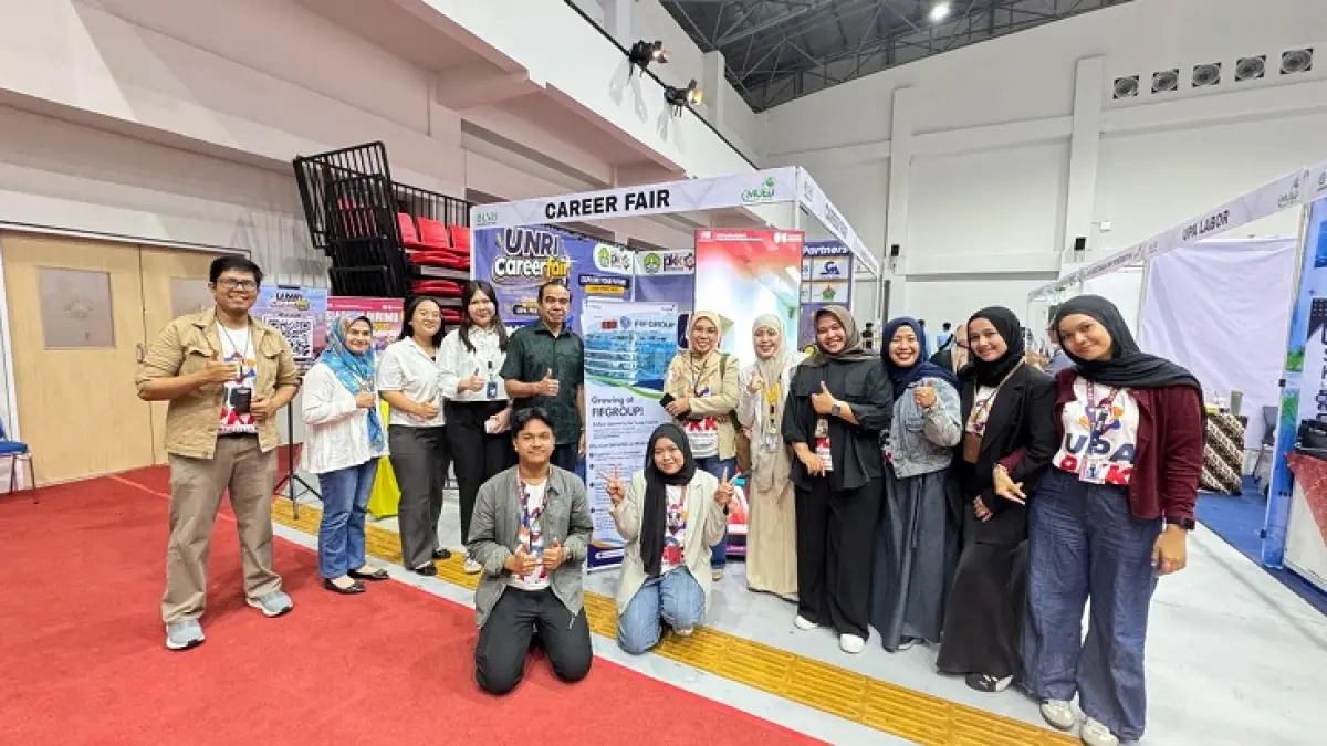 Tim UPA PKK Unri bersama mitra industri, Korwil FIF Group dan pengusaha nasional Suhuwan, usai pelaksanaan Mitra Universitas Riau Exhibition Day 2026 di Student Center Universitas Riau, Senin (25/5/2026). (UPA PKK Unri untuk Riau Pos)&nbsp;
