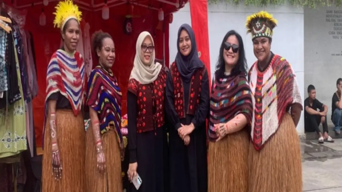 Rumah Batik Serunai Kabupaten Kampar tampil memukau dalam ajang Gema Pemuda 2026 yang berlangsung di Taman Lapangan Banteng, Jakarta, Ahad (31/5/2026). (Diskominfo untuk Riaupos.co)