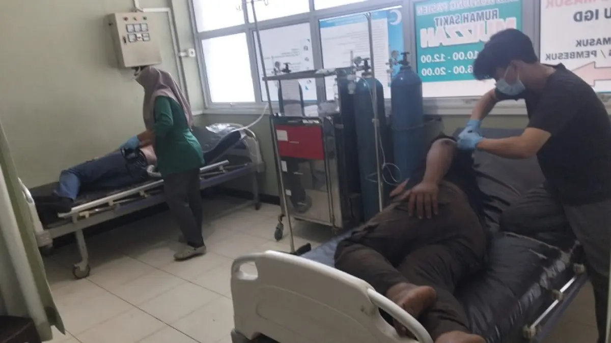 Sejumlah pekerja saat dirawat di salah satu rumah sakit di Belilas Kelurahan Pangkalan Kasai Kecamatan Seberida, Senin (1/6/2026). (Istimewa)