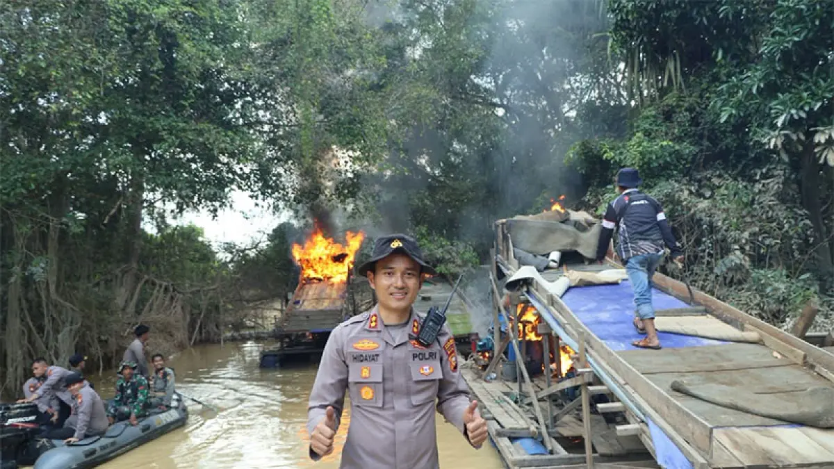 Kapolres Kuansing AKBP Hidayat Perdana SH SIK MH bersama personel gabungan, Selasa (2/6/2026) pagi hingga sore memimpin operasi penertiban PETI di Kecamatan Inuman dan Cerenti. Foto Polres Kuansing