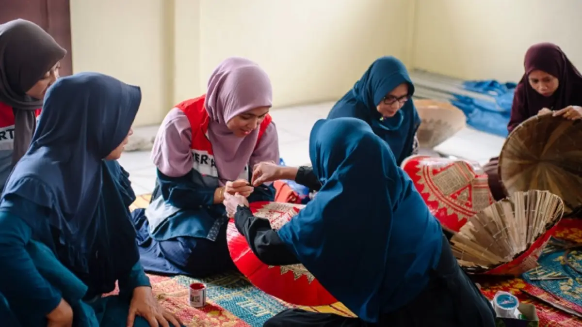 Pelatihan Ekonomi Kreatif Pembuatan Tudung Saji bagi kelompok sadar wisata, Hutan Adat Imbo Putui, Desa Petapahan, Kampar, Riau. (Istimewa)