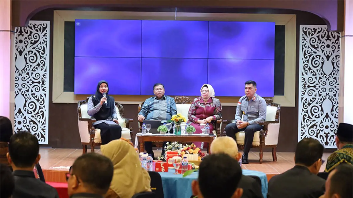 Kakanwil Kemenkum Riau Rudy Hendra Papkpahan, Kepala Pengadilan Tinggi Riau Diah Sulastri Dewi dan Ketua Muda Pidana Mahkamah Agung RI Prim Haryadi (dua dari kiri) jadi pembicara pembekalan Pembinaan Ponsbankum Riau, Selasa (2/6/2026). Ft Humas Kanwil Kemenkum Riau