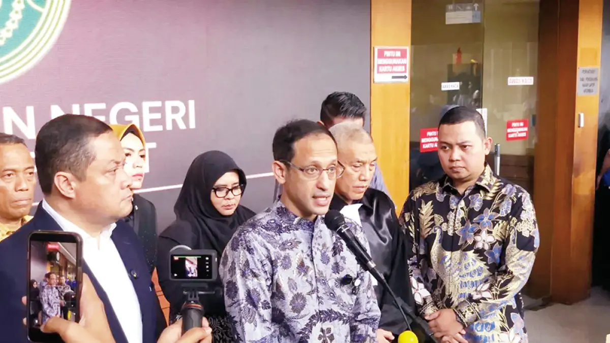 Mantan Menteri Pendidikan, Kebudayaan, Riset, dan Teknologi Nadiem Anwar Makarim menyampaikan keterangan kepada awak media di Pengadilan Tipikor Jakarta Pusat, Selasa (2/6/2026). (Sahrul Yunizar/JPG)