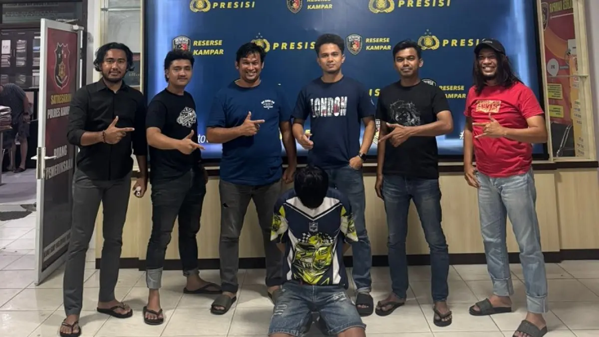 Satreskrim Polres Kampar mengamankan SG pelaku yang&nbsp; menyebabkan seorang pria meninggal dunia di Desa Bukit Payung, Kecamatan Bangkinang, Senin (1/6/2026) malam. (Humas Polres Untuk Riaupos.co)
