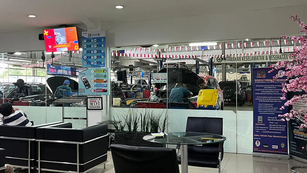 Suasana ruang tunggu yang cozy membuat pelanggan merasa lebih nyaman saat melakukan service di bengkel resmi Suzuki Trada. (PT Buana Indomobil Trada untuk riau pos)