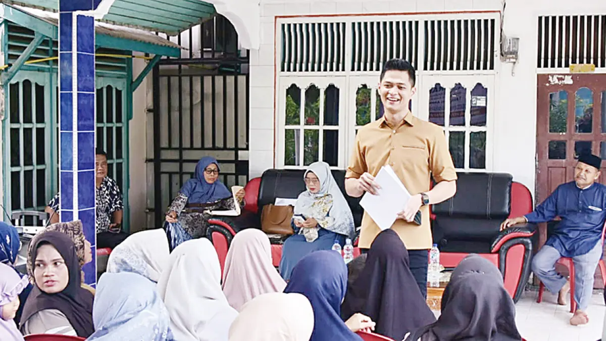 Wakil Ketua II DPRD Bengkalis Hendrik Firnanda Pangaribuan melaksanakan sosialisasi Ranperda KLA kepada masyarakat Kecamatan Bathin Solapan sebelum disahkan, Selasa (2/6/2026). (Humas DPRD Bengkalis untuk riau pos)
