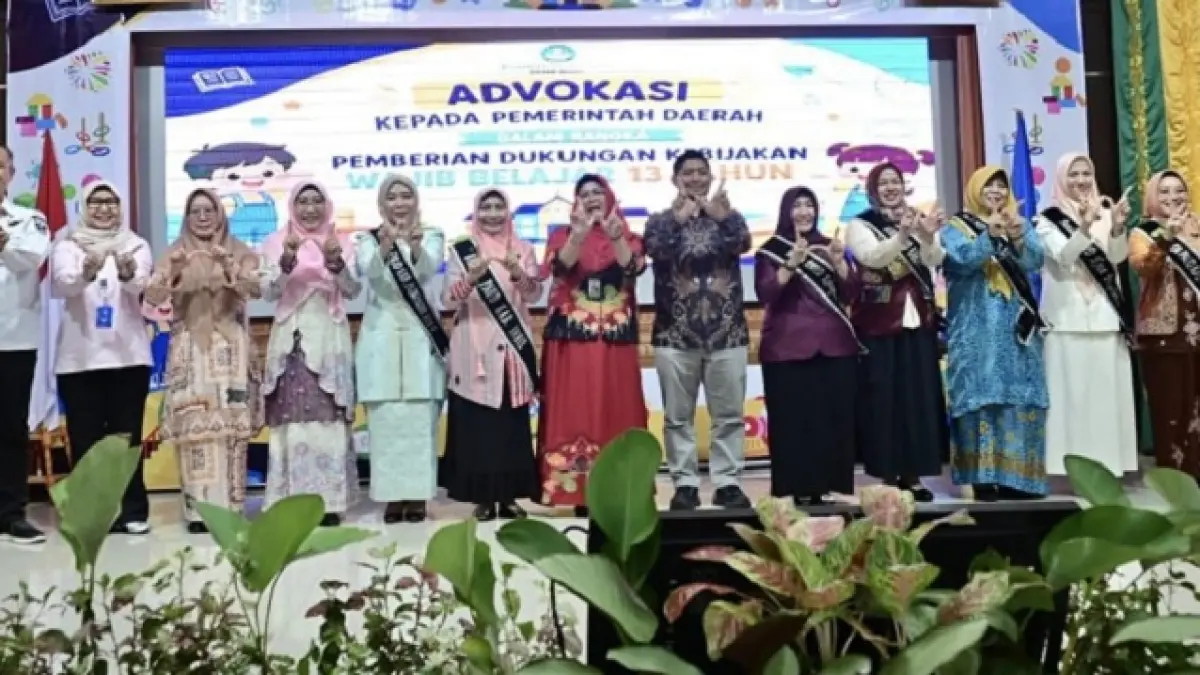 Bunda PAUD Bengkalis foto bersama pada kegiatan advokasi kepada Pemerintah Daerah dalam rangka pemberian dukungan kebijakan Wajib Belajar 13 Tahun di Aula Ki Hajar Dewantara, Pekanbaru, Rabu (3/6/2026).(Diskominfotik)
