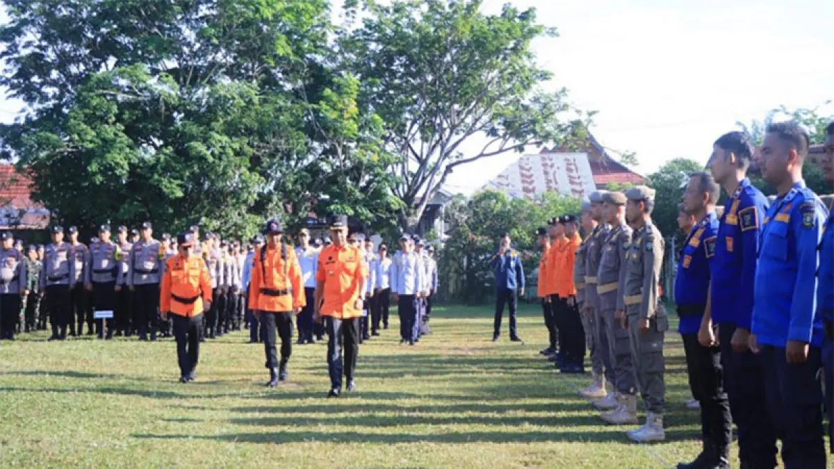 Bupati Ahmad Yuzar bersama Kapolres AKBP Boby Putra Sebayang dan forkopimda saat Gelar Pasukan Kesiapsiagaan Bencana Karhutla 2026 di Lapangan Pelajar Bangkinang Kota, Kamis (4/6/2026). Humas Polres Kampar untuk Riau&nbsp;