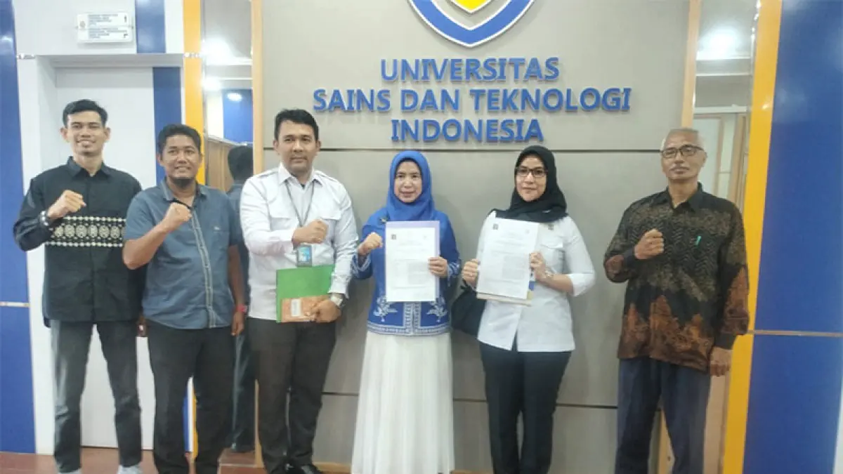 Jajaran Tim Pokja 3 Bidang Pelayanan KI Kanwil Kemenkum Riau foto bersama jajaran Rektorat USTI, Rabu (3/6/2026). Ft Humas Kanwil Kemenkum Riau