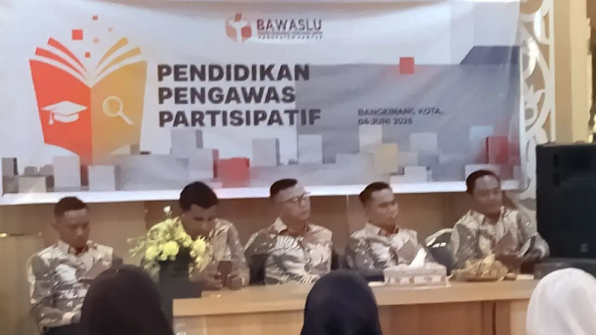 Ketua Bawaslu Kampar Syawir Abdulla bersama anggota Bawaslu saat mengikuti pembukaan kegiatan P2P 2026 yang dibuka secara resmi oleh anggota Bawaslu Provinsi Riau Amiruddin Sijaya melalui zoom meeting, Kamis (4/6/2026). (Bawaslu Kampar untuk Riaupos.co)