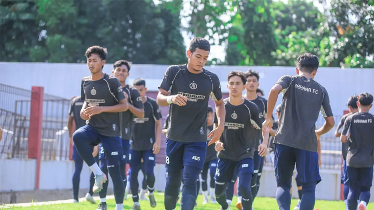 Pemain Wahana FC melakukan pemanasan sebelum pertandingan melawan Persibangga Purbalingga di &nbsp;Stadion Goentoer Darjono, Kabupaten Purbalingga, Selasa (2/6/2026). WAHANA FC UNTUK RIAUPOS.CO&nbsp;