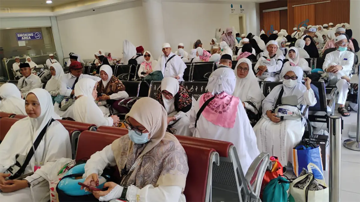 Jemaah haji berada di Bandara Hang Nadim Batam menuju penerbangan ke Bandara SSK II Pekanbaru. (Istimewa)
