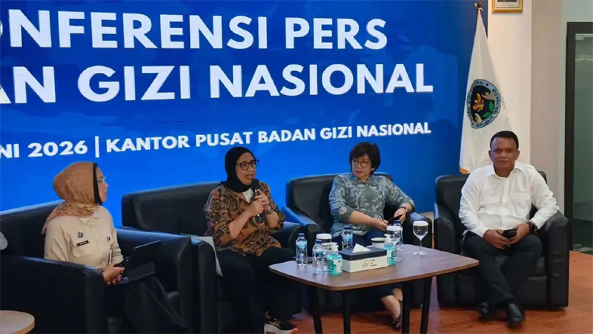 Kepala BGN Nanik S Deyang dalam konferensi pers di Kantor BGN, Kamis (4/6). (Dimas Choirul/Jawapos.com).

