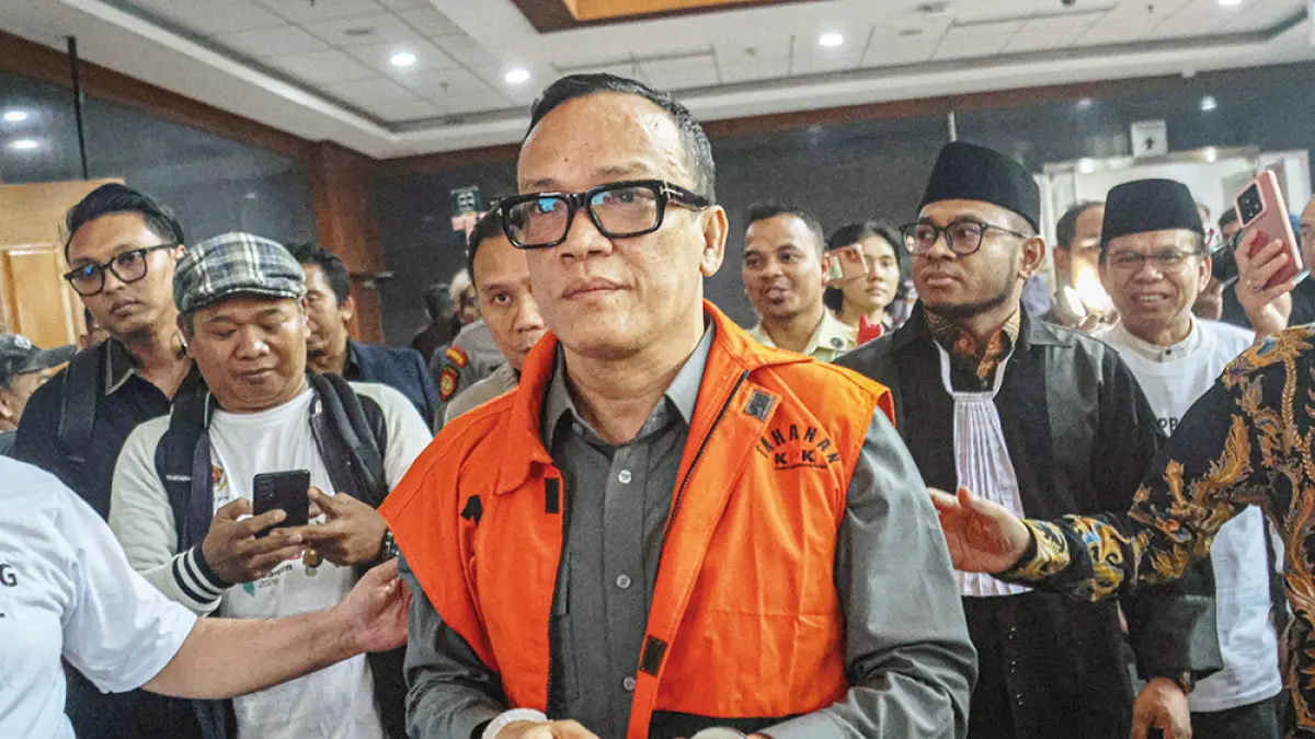 Mantan Wakil Menteri Ketenagakerjaan Immanuel Ebenezer Gerungan keluar dari ruang sidang di Pengadilan Tipikor Jakarta, Kamis (4/6/2026). (HANUNG HAMBARA/JPG)