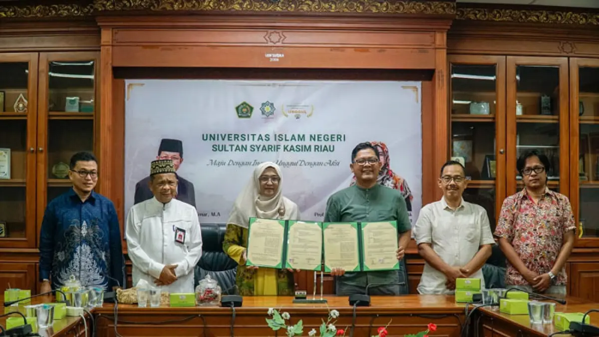 UIN Suska Riau resmi menjalin kerja sama strategis dengan media cetak terbesar di Bumi Lancang Kuning, PT Riau Pos Intermedia. (Mhd Akhwan/Riau Pos)