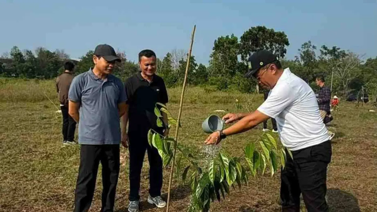 BRK Syariah ikut berpartisipasi dalam kegiatan penanaman pohon pada peringatan Hari Lingkungan Hidup Sedunia 2026.
