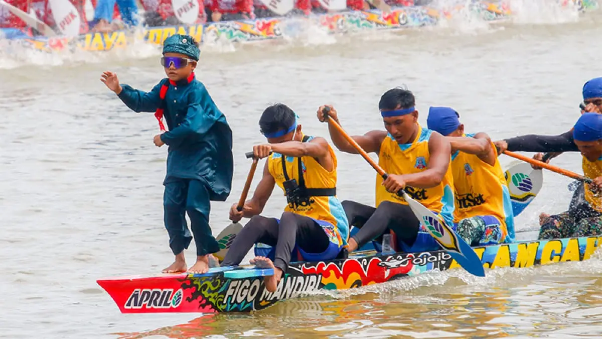 Dari, Si Tukang Tari Jalur Tuah Alam Sikakak Cerenti akan beraksi kembali pada helat pacu jalur Rayon I Inuman, 12-14 Juni 2026. (Istimewa)