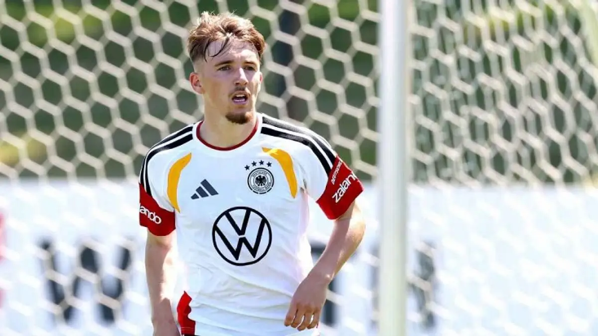 Gelandang muda Jerman Lennart Karl akan absen dari Piala Dunia setelah mengalami cedera saat latihan 