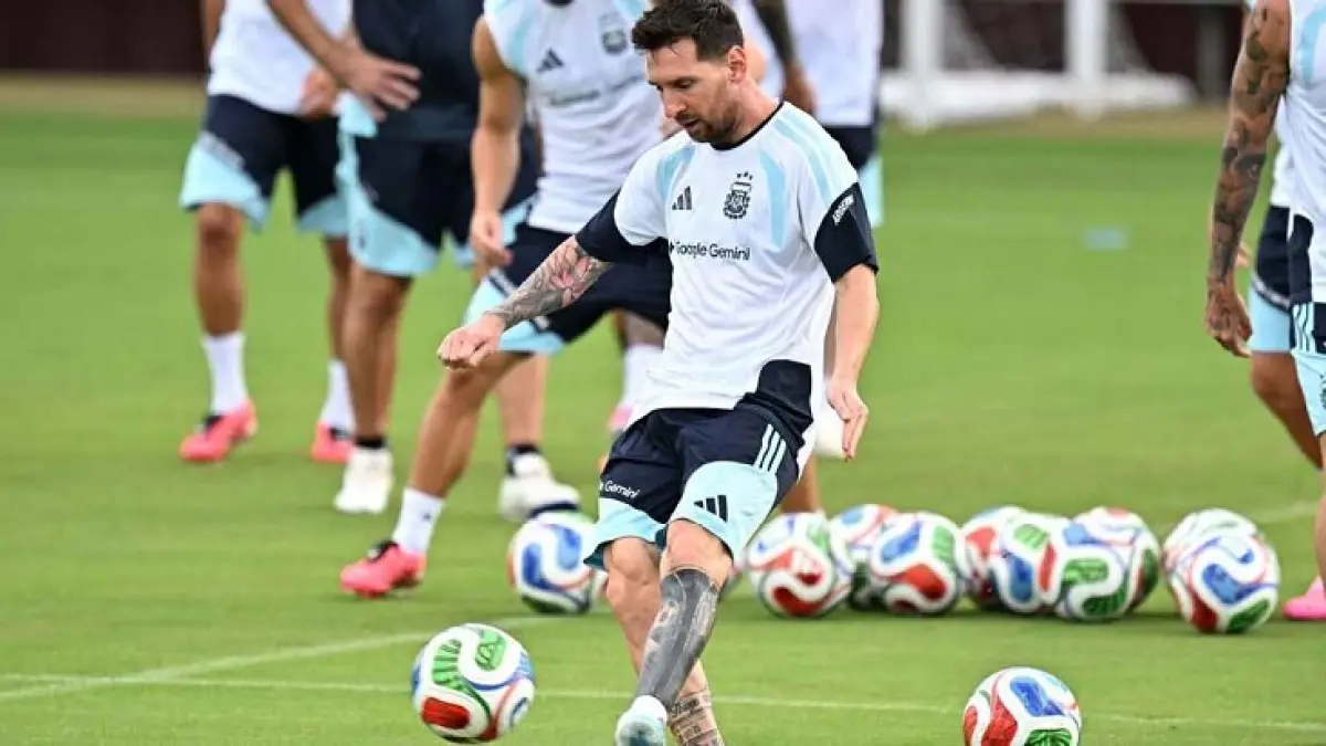 Lionel Messi akan memimpin juara bertahan Argentina di Piala Dunia keenamnya yang memecahkan rekor. (Maria Lysaker-Imagn Images)